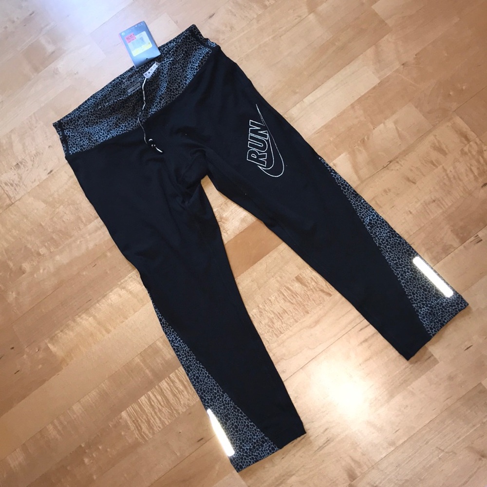 NWT Nike dri fit black gray small Capri reflective